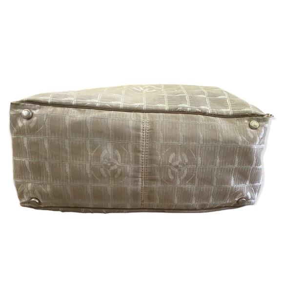 Chanel CC Signature Beige Travel Line Purse Tote - Picture 8 of 14